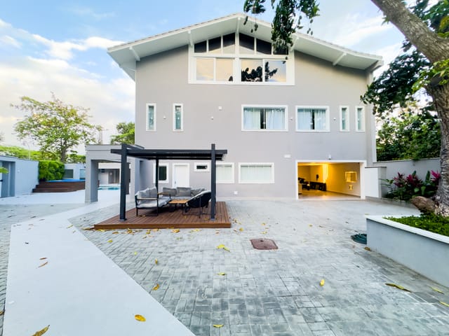 Casa com 1000m² 8 quartos e 10 banheiros, à venda, no bairro Barra da Tijuca em Rio de Janeiro