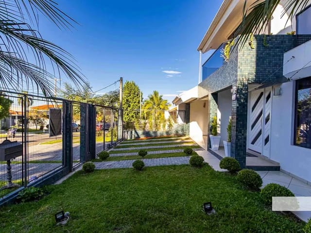 Casa 5 quartos e 7 banheiros, à venda, no bairro Uberaba em Curitiba