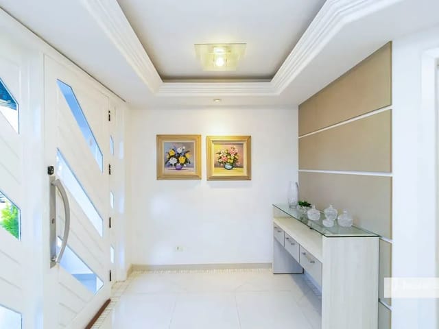 Casa 5 quartos e 7 banheiros, à venda, no bairro Uberaba em Curitiba