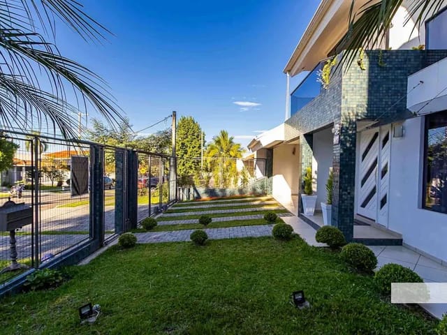 Casa 5 quartos e 7 banheiros, à venda, no bairro Uberaba em Curitiba
