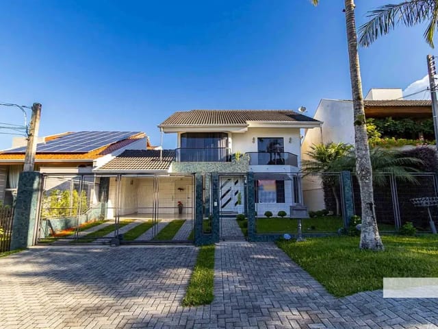 Casa 5 quartos e 7 banheiros, à venda, no bairro Uberaba em Curitiba