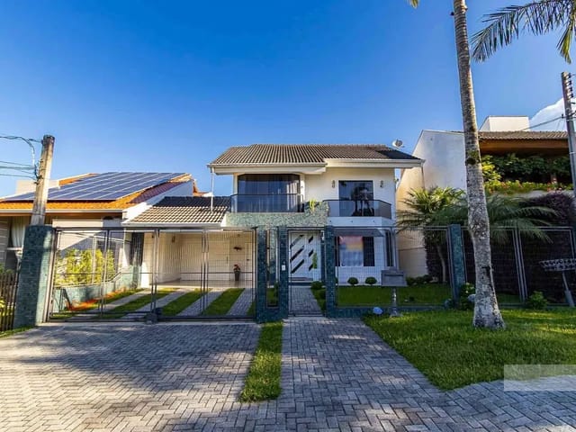 Casa 5 quartos e 7 banheiros, à venda, no bairro Uberaba em Curitiba