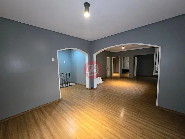 Casa para alugar, no bairro Petrópolis em Porto Alegre