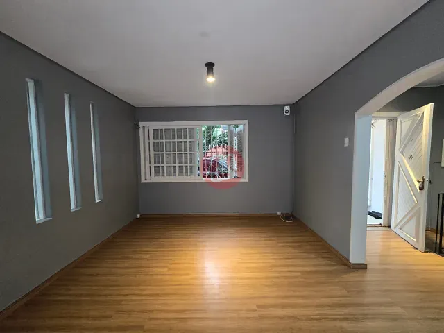 Casa para alugar, no bairro Petrópolis em Porto Alegre