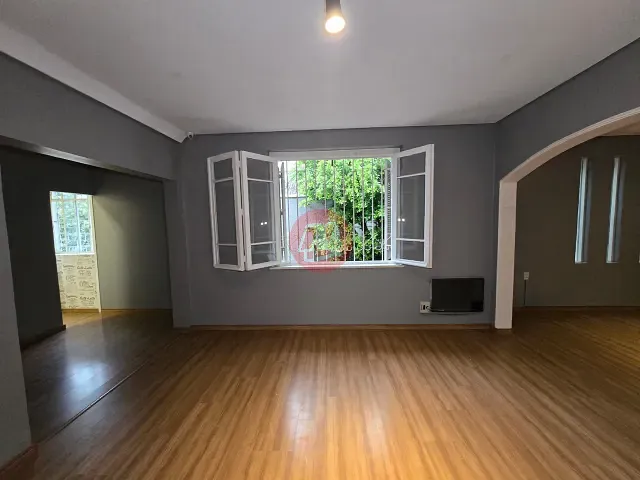 Casa para alugar, no bairro Petrópolis em Porto Alegre