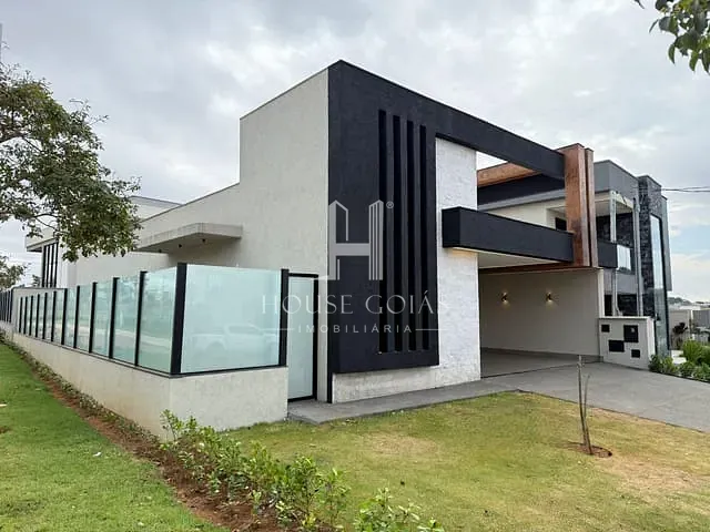 Casa com 327m² 3 quartos e 4 banheiros, à venda, no bairro Parqville Pinheiros em Aparecida de Goiânia