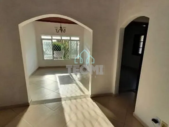 Casa com 250m² 5 quartos e 3 banheiros, à venda, no bairro Centro em Taubaté