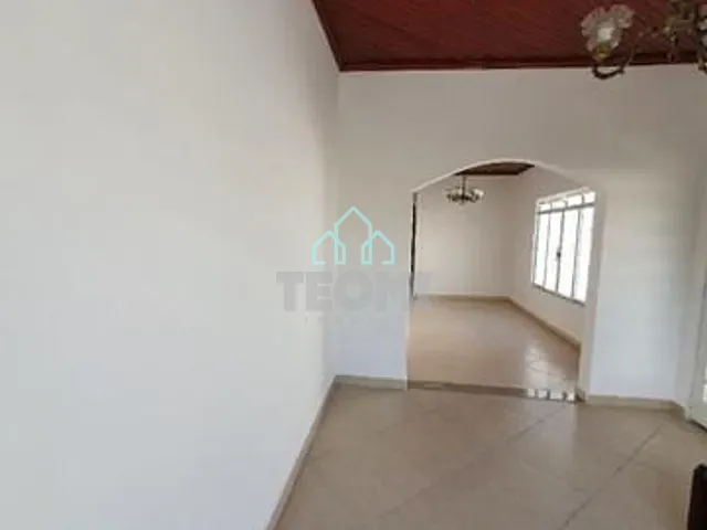 Casa com 250m² 5 quartos e 3 banheiros, à venda, no bairro Centro em Taubaté