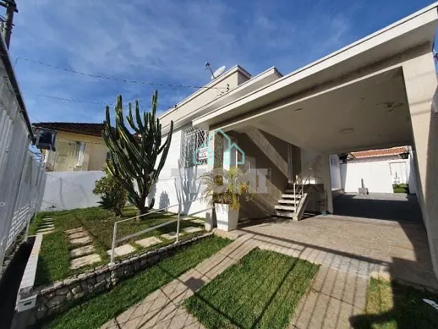 Casa com 250m² 5 quartos e 3 banheiros, à venda, no bairro Centro em Taubaté