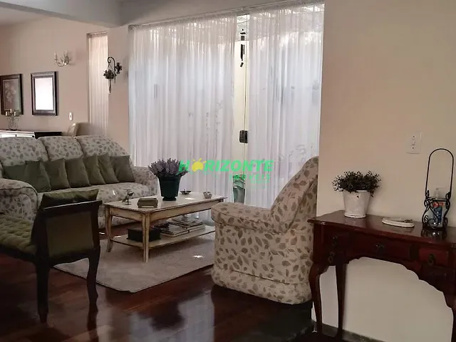 Casa com 450m² 4 quartos e 1 banheiro, à venda, no bairro Jardim Alvorada em São José dos Campos