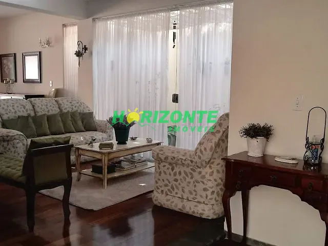 Casa com 450m² 4 quartos e 1 banheiro, à venda, no bairro Jardim Alvorada em São José dos Campos