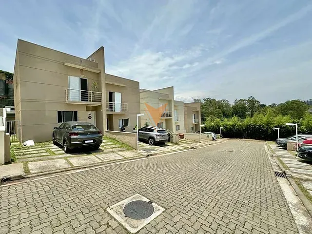 Casa 3 quartos e 2 banheiros, à venda, no bairro Granja Viana em Cotia