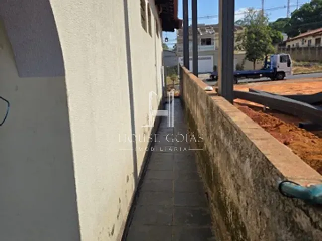 Casa 4 quartos e 2 banheiros, à venda, no bairro Jardim Petrópolis em Goiânia