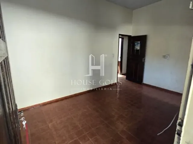 Casa 4 quartos e 2 banheiros, à venda, no bairro Jardim Petrópolis em Goiânia