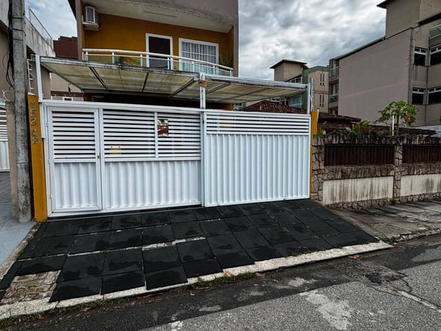 Casa 3 quartos e 3 banheiros, à venda, no bairro Extensão do Bosque em Rio das Ostras