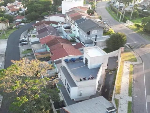 Casa 3 quartos e 4 banheiros, à venda, no bairro Vista Alegre em Curitiba