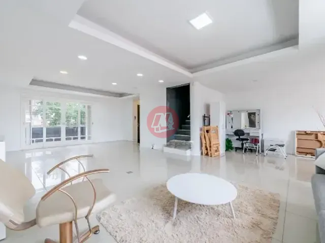 Casa 1 quarto e 1 banheiro, à venda ou para alugar, no bairro Chácara das Pedras em Porto Alegre