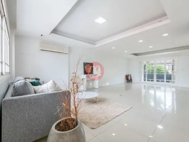 Casa 1 quarto e 1 banheiro, à venda ou para alugar, no bairro Chácara das Pedras em Porto Alegre