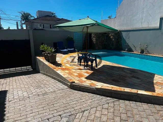 Casa com 501m² 4 quartos e 4 banheiros, à venda, no bairro Parque Residencial Alcântara em Londrina