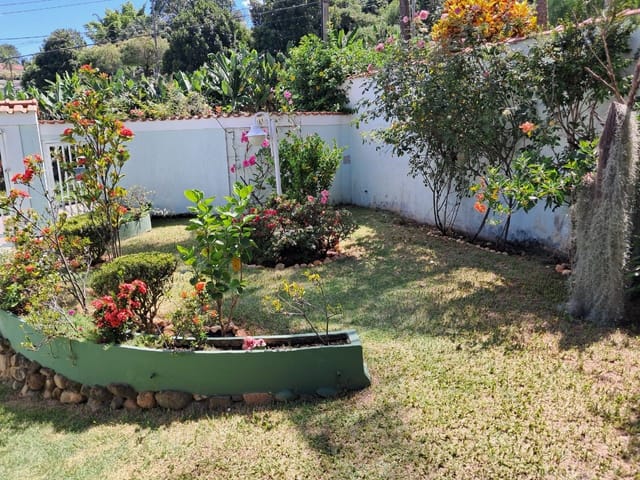 Casa com 500m² 3 quartos e 2 banheiros, à venda, no bairro Jardim das Paineiras em Águas da Prata