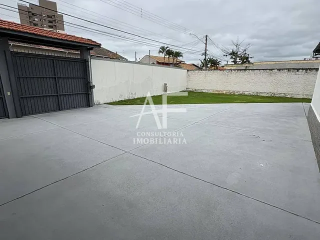 Casa com 1000m², à venda ou para alugar, no bairro Vila Paulista em Taubaté