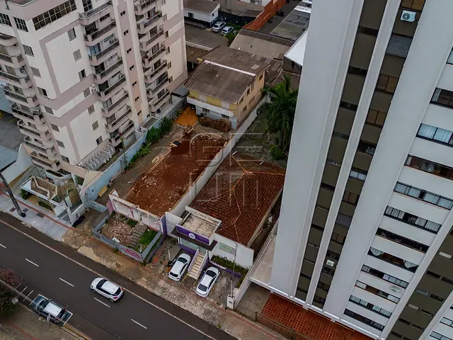 Casa com 563m², à venda, no bairro Centro em Londrina