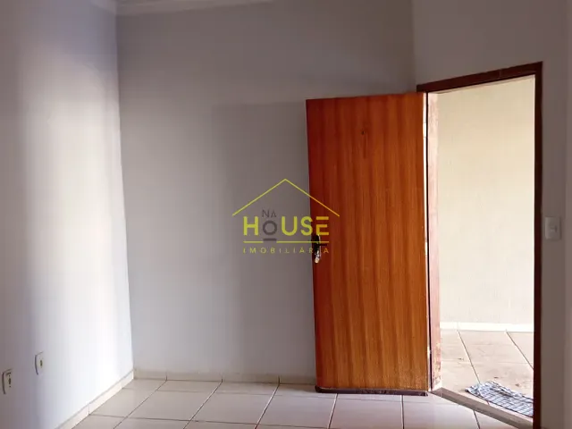Casa 2 quartos e 1 banheiro, à venda ou para alugar, no bairro Parque Universitário em Fernandópolis