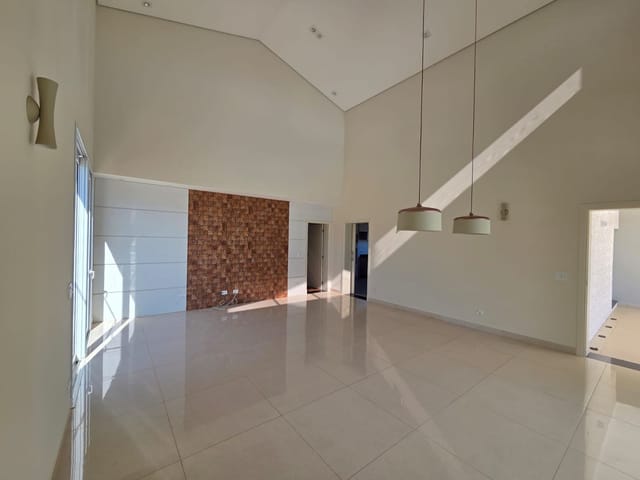 Casa 3 quartos e 4 banheiros, para alugar, no bairro Jardim Nova São João em São João da Boa Vista