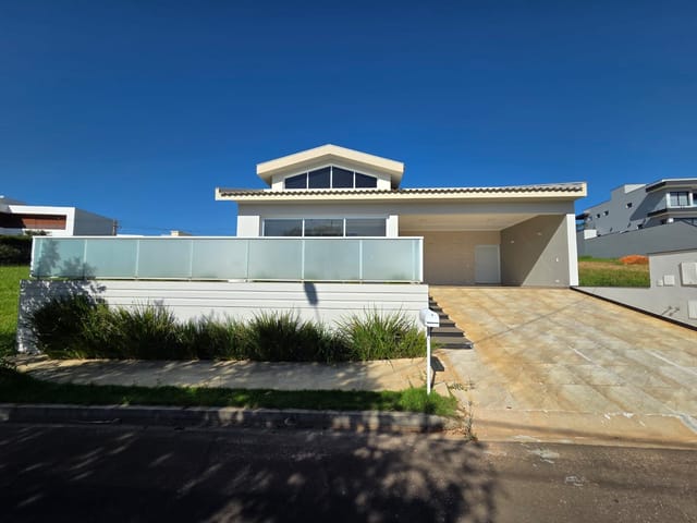 Casa 3 quartos e 4 banheiros, para alugar, no bairro Jardim Nova São João em São João da Boa Vista