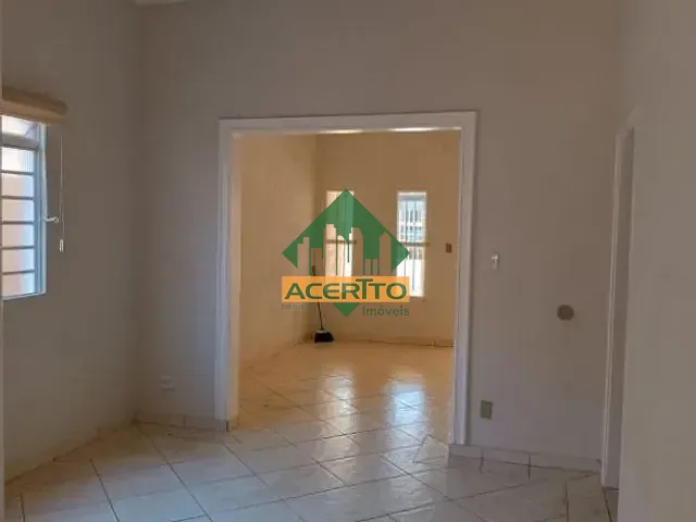 Casa com 300m² 3 quartos e 3 banheiros, para alugar, no bairro Vila Mendonça em Araçatuba
