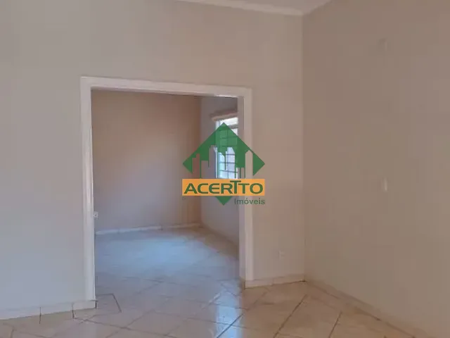 Casa com 300m² 3 quartos e 3 banheiros, para alugar, no bairro Vila Mendonça em Araçatuba