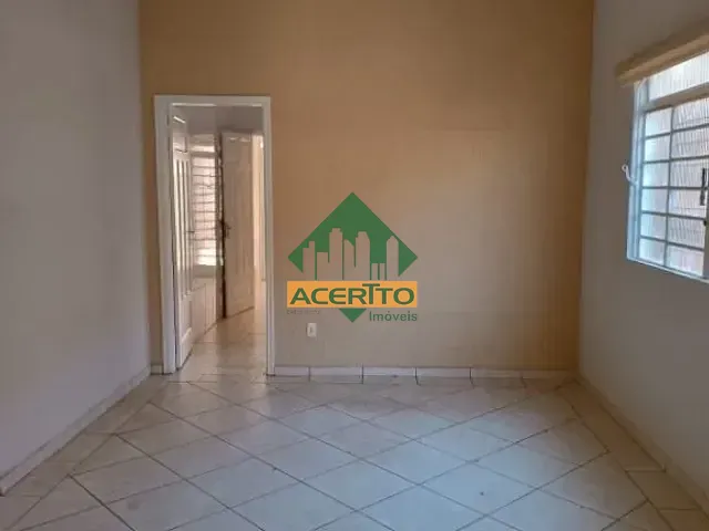 Casa com 300m² 3 quartos e 3 banheiros, para alugar, no bairro Vila Mendonça em Araçatuba