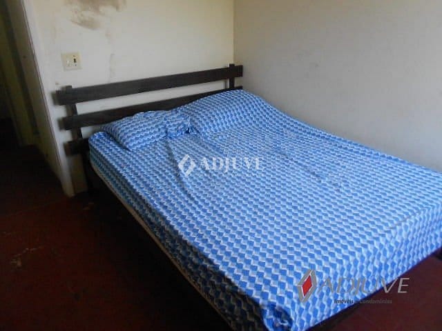 Casa à venda com 2 quartos, 60m² - Foto 2