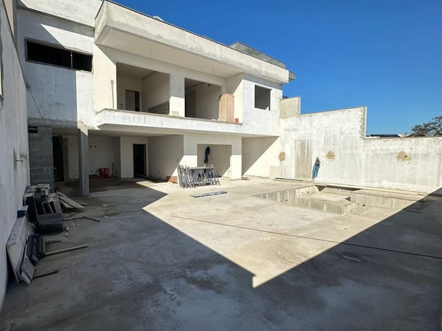 Casa 3 quartos e 5 banheiros, à venda, no bairro Lagoa em Macaé