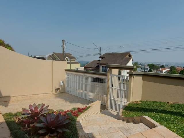 Casa com 310m² 3 quartos e 5 banheiros, à venda, no bairro Estrela em Ponta Grossa