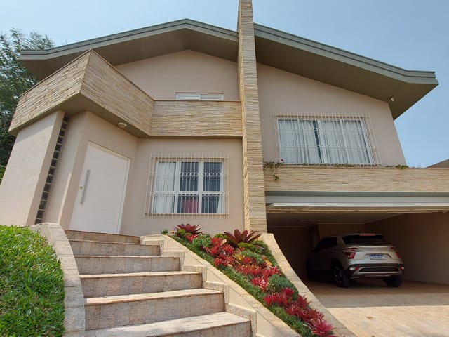 Casa com 310m² 3 quartos e 5 banheiros, à venda, no bairro Estrela em Ponta Grossa