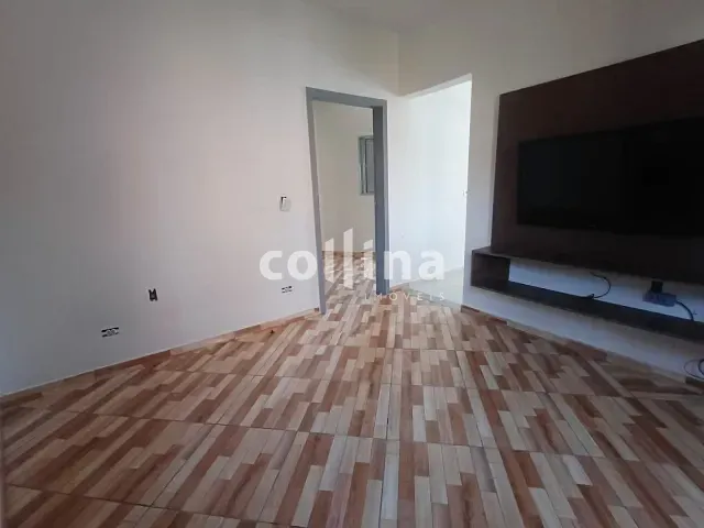 Casa 2 quartos e 1 banheiro, para alugar, no bairro Chácara Adriana Aparecida em Carapicuíba