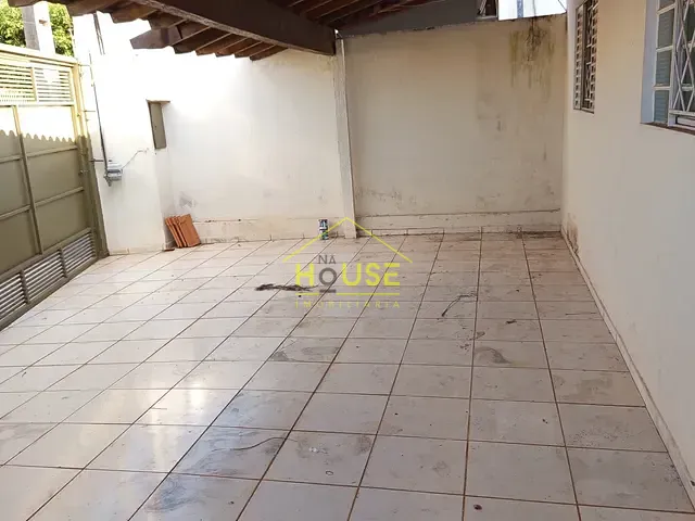 Casa 2 quartos e 1 banheiro, para alugar, no bairro Parque Universitário em Fernandópolis