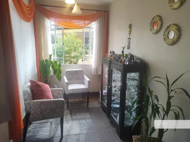Casa 5 quartos e 2 banheiros, à venda, no bairro Bacacheri em Curitiba