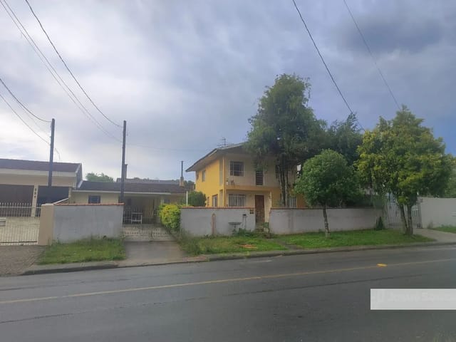 Casa 5 quartos e 2 banheiros, à venda, no bairro Bacacheri em Curitiba