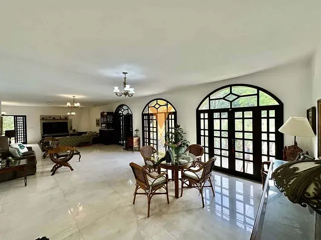 Casa 5 quartos e 8 banheiros, à venda, no bairro Chácaras do Refúgio-Granja Viana em Cotia