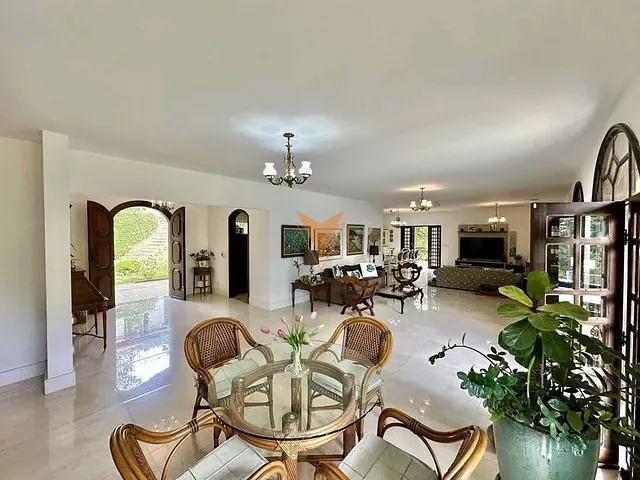 Casa 5 quartos e 8 banheiros, à venda, no bairro Chácaras do Refúgio-Granja Viana em Cotia