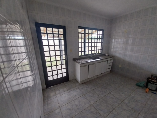 Casa com 250m² 2 quartos e 1 banheiro, à venda ou para alugar, no bairro Jardim São Salvador em São João da Boa Vista