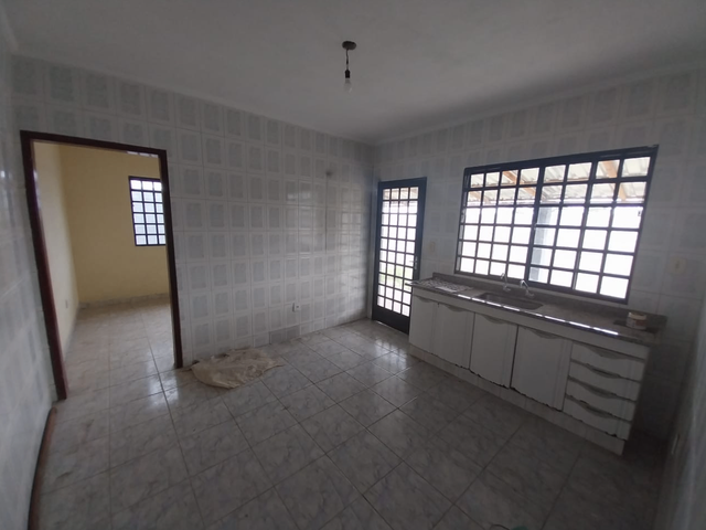 Casa com 250m² 2 quartos e 1 banheiro, à venda ou para alugar, no bairro Jardim São Salvador em São João da Boa Vista