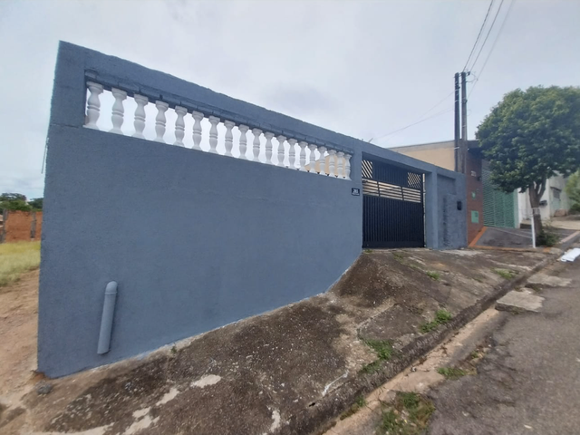 Casa com 250m² 2 quartos e 1 banheiro, à venda ou para alugar, no bairro Jardim São Salvador em São João da Boa Vista