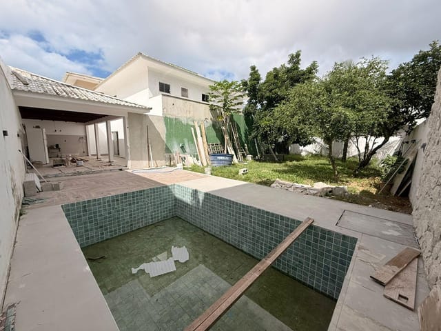 Casa 3 quartos e 4 banheiros, à venda, no bairro Jardim Vitória em Macaé