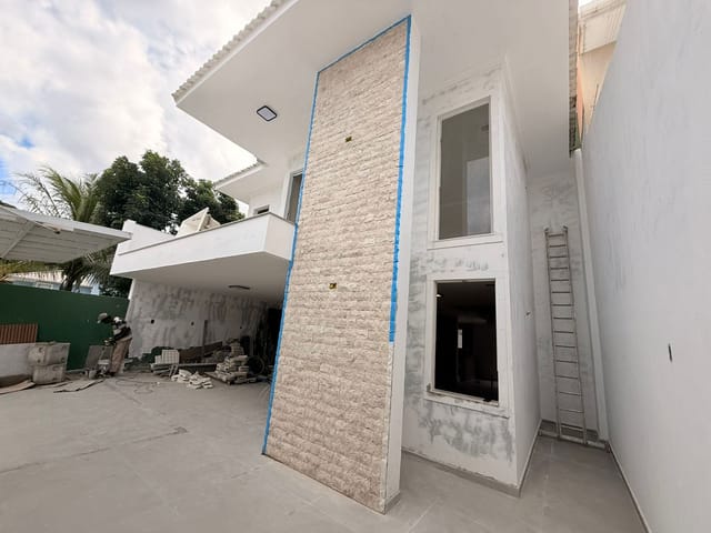 Casa 3 quartos e 4 banheiros, à venda, no bairro Jardim Vitória em Macaé