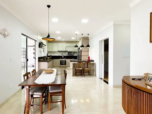 Casa com 1300m² 3 quartos e 5 banheiros, à venda, no bairro Esperança em Londrina