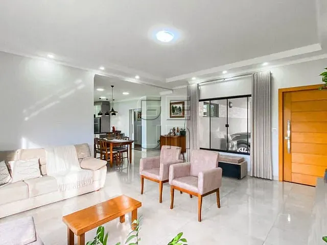 Casa com 1300m² 3 quartos e 5 banheiros, à venda, no bairro Esperança em Londrina