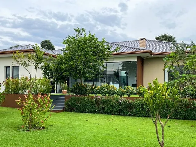 Casa com 1300m² 3 quartos e 5 banheiros, à venda, no bairro Esperança em Londrina